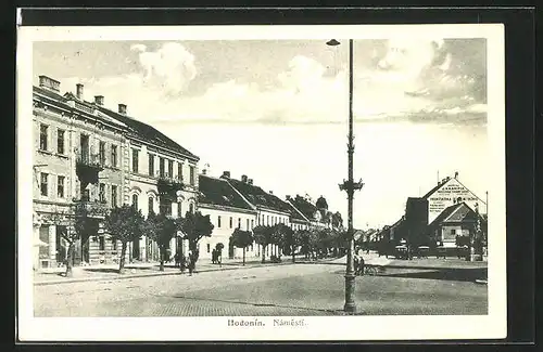 AK Göding / Hodonin, Blick die Strasse hinunter