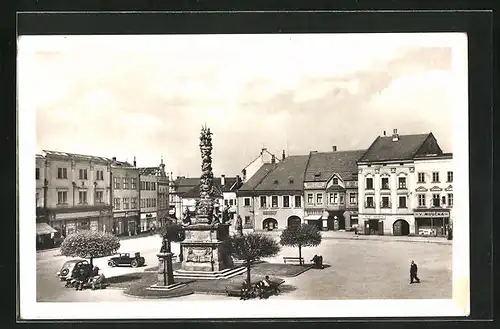 AK Wischau / Vyskov, Platz mit Geschäften und Denkmal