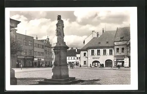 AK Wischau / Vyskov, Platz mit Landwirtschaftlicher Kreditanstalt, Geschäften und Denkmal