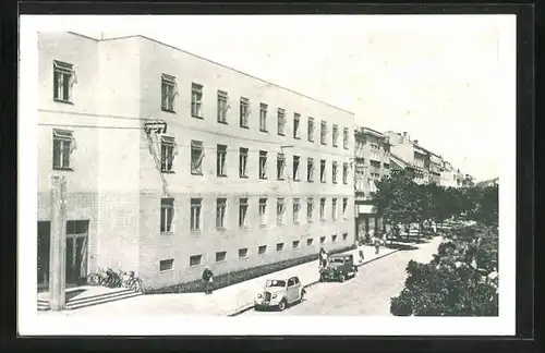 AK Göding / Hodonin, Strassenpartie mit Gebäudeansicht