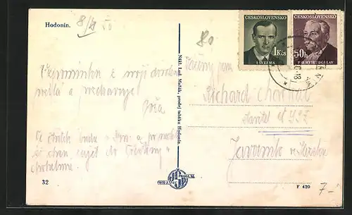 AK Göding / Hodonin, Strassenpartie mit Gebäudeansicht, Denkmal, Paar in Tracht