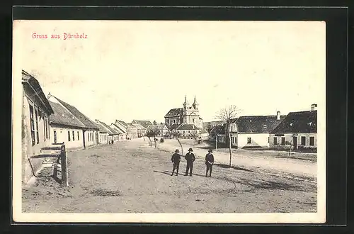 AK Dürnholz, drei Herrschaften am Wegesrand, Kirche dahinter