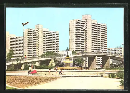 AK Halle-Neustadt, Brunnen an der Magistrale