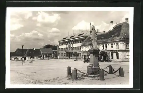 AK Stráznice, Pomnki, Namesti