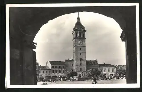 AK Wischau / Vyskov, Namesti, Tordurchblick auf Markt mit Kirche