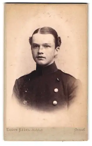 Fotografie Eugen Kegel, Cassel, Gr. Rosenstrasse 5, Junger Soldat in Uniform