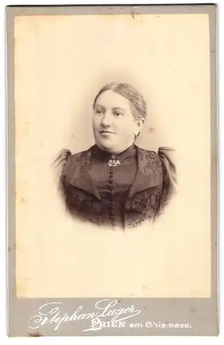 Fotografie Stephan Luger, Prien am Chiemsee, Portrait beleibte Dame mit zurückgebundenem Haar