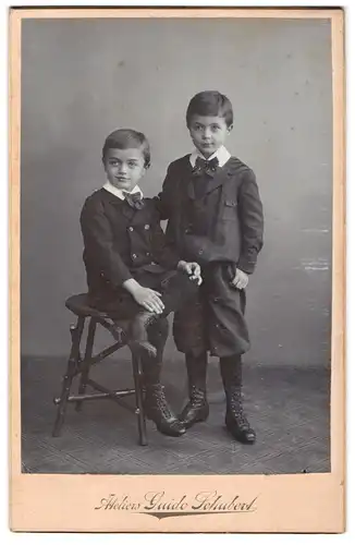 Fotografie Guido Schubert, Dresden-A., Marschallstrasse 46, Portrait zwei Jungen in modischer Kleidung