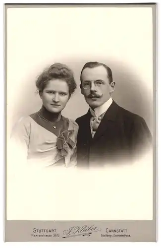 Fotografie J. Kleiber, Stuttgart, Marienstrasse 36 1 /2, Portrait junges Paar in modischer Kleidung