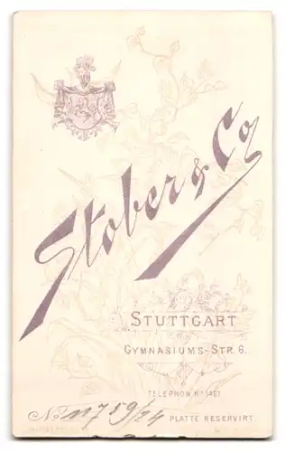 Fotografie Stober & Co, Stuttgart, Gymnasiums-Strasse 6, Mädchen mit Spitzenkleid und Kreuzkette