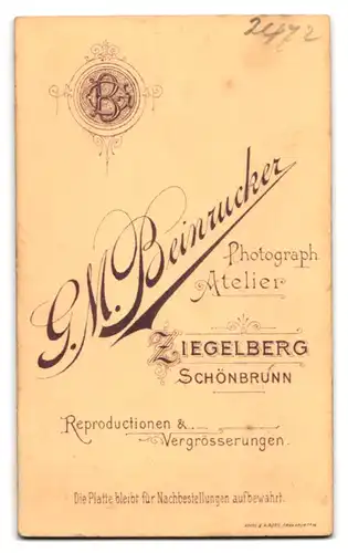 Fotografie G. M. Beinrucker, Ziegelberg, Frau mit Blume in der Hand