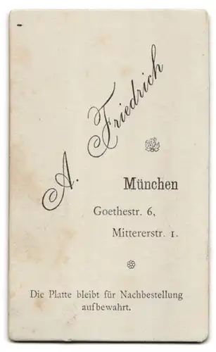 Fotografie A. Friedrich, München, Goethestrasse 6, Dame mit Ohrring und hochgesteckten Haaren