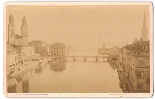 Fotografie Garcin, Geneve, Ansicht Zürich, Blick auf die Altstadt mit Brücken