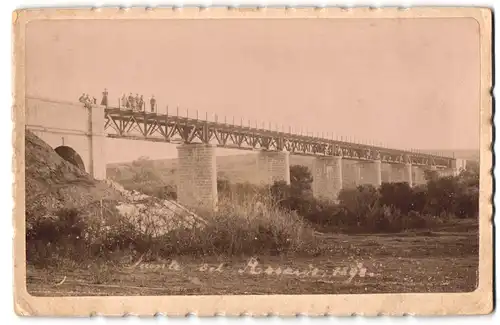 Fotografie unbekannter Fotograf, Ansicht Nueva Helvecia, Puente del rio rosario, Eisenbahnbrücke über den Rio Rosario