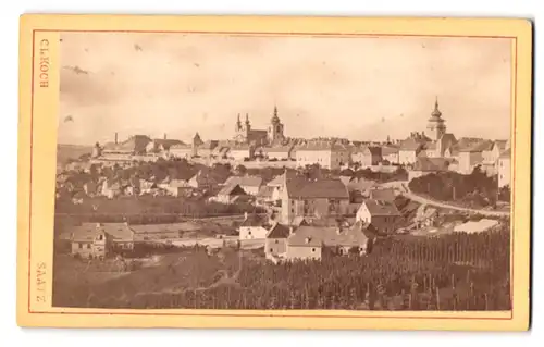 Fotografie C. L. Koch, Saatz, Ringplatz 42, Ansicht Saaz / Zatec, Blick auf die Stadt mit Kirchtürmen