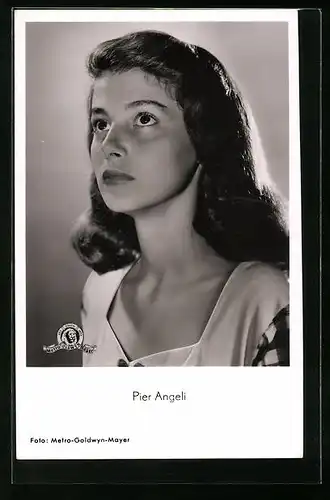 AK Schauspielerin Pier Angeli im Kleid, angespannter Blick