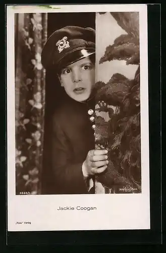 AK Schauspieler Jackie Coogan erschrocken in Uniform