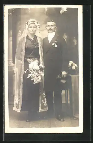 Foto-AK Frau und Mann in Hochzeits Kleidung