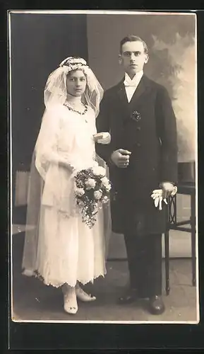 Foto-AK Theo Kawak und seine Frau an ihrem Hochzeitstag 1921