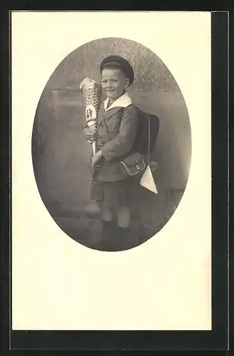 Foto-AK Knabe beim Schulanfang mit Zuckertüte