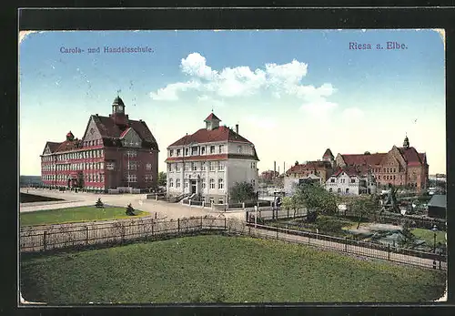 AK Riesa a. Elbe, Carola und Handelsschule an leerer Kreuzung