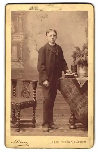 Fotografie Alois Beer, Klagenfurt, Portrait junger Herr im Anzug