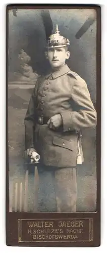 Fotografie Walter Jaeger, Bischofswerda, Soldat in Feldgrau Uniform I.R. 103 mit Pickelhaube