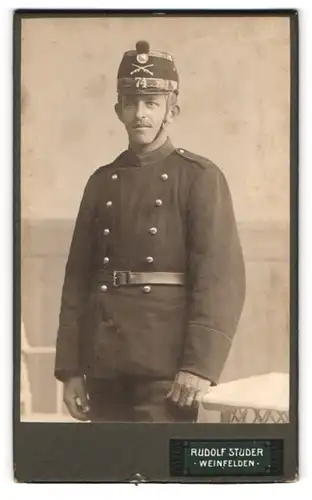 Fotografie Rudolf Studer, Weinfelden, Wilerstrasse, Portrait schweizer Soldat in Uniform Rgt. 74