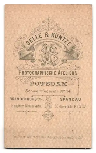 Fotografie Selle & Kuntze, Potsdam, Schwertfegerstr. 14, Portrait Offizier in Gardeuniform mit Orden und Epauletten