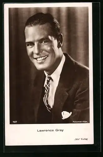 AK Schauspieler Lawrence Gray im Anzug mit breitem Lächeln