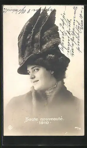 AK Mode, Frau mit Flügelhut, Haute Nouveauté 1910