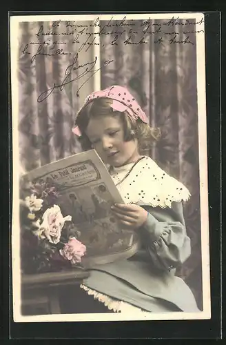 AK Mädchen liest Zeitung Le Petit Journal