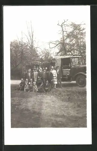 Foto-AK Döbeln, Familienausflug der Firma Friedrich Dage, ca. 1940, LKW