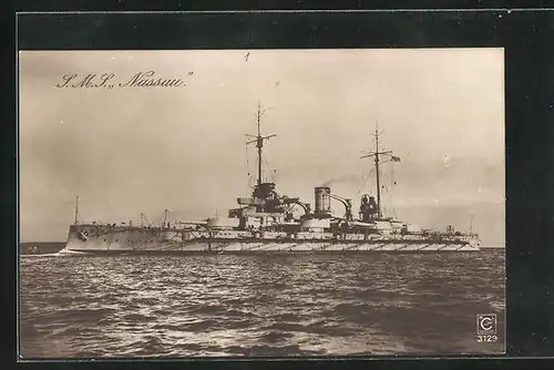 AK Kriegsschiff S. M. S. Nassau vor der Küste