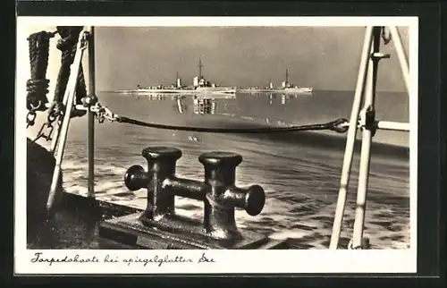 AK Torpedoboote der Kriegsmarine bei spiegelglatter See
