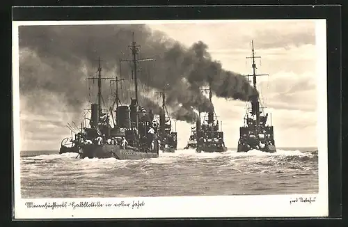 AK Minensuchboots-Halbflottille der Kriegsmarine in voller Fahrt