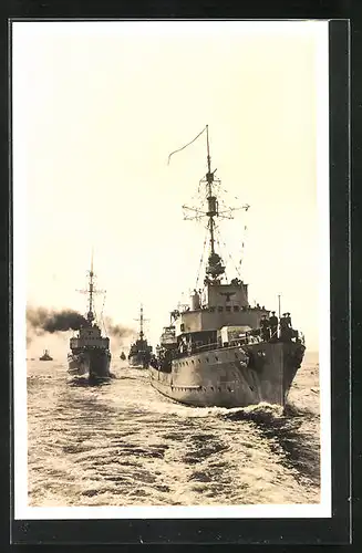 AK Minensuchboote bei welligem Meer