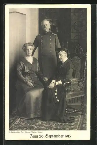 AK Badischer Opfertag 1915, Grossherzog Friedrich II. mit seiner Frau Hilda von Baden mit alter Frau