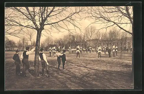 AK Meissen, St. Afra-Schule, Schulgarten, Jungen beim Reiter-Ballspiel