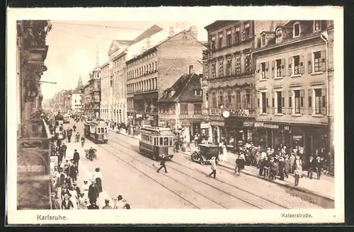 AK Karlsruhe, Kaiserstrasse mit Geschäften, Berlitz-School und Strassenbahn