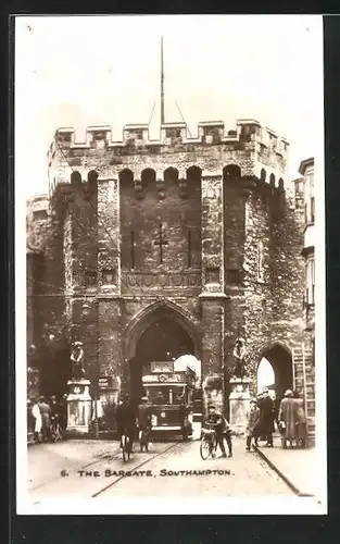 AK Southampton, The Bargate, Strassenbahn