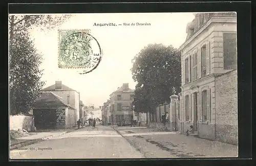 AK Angerville, Rue de Dourdan