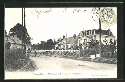 AK Angerville, Passage à Niveau de Méréville