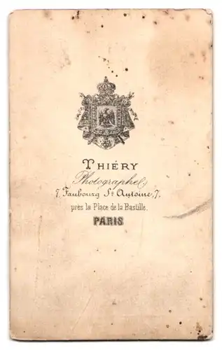 Fotografie Thiéry, Paris, Faubourg St. Antoine 7, Junge im Sonntagsstaat mit Bibel