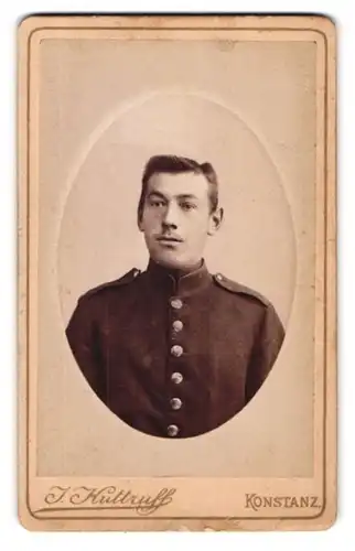 Fotografie J. Kuttruff, Konstanz, Untere Laube 13, Junger Soldat in Uniform