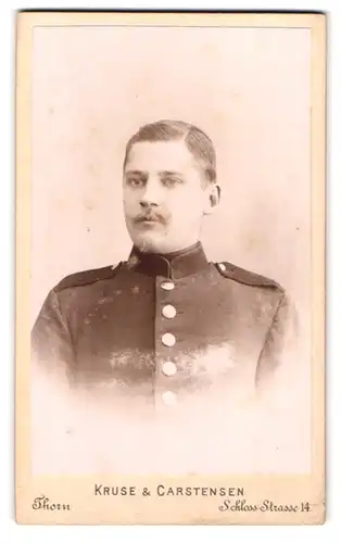 Fotografie Kruse & Carstensen, Thorn, Schloss-Strasse 14, Junger Soldat in Uniform