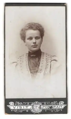 Fotografie M. Rutschmann, Rotthalmünster, Portrait einer jungen Frau, Lockenkopf