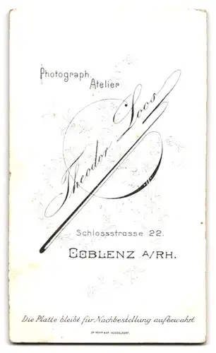 Fotografie Th. Loos, Coblenz, Schlossstrasse 22, Portrait einer Dame im Kleid