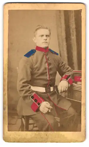 Fotografie C. Ducas, Neuf. Brisach, Place du marche 224, Portrait Soldat in Uniform I.R. 17, Hand Koloriert
