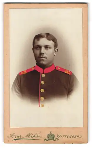 Fotografie A. zur Mühlen, Wittenberg, Jüdenstr. 10, Portrait Soldat in Uniform Rgt. 20, Hand Koloriert